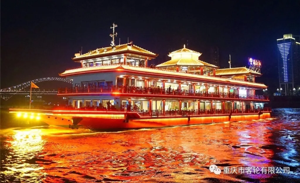 Cruise vessel boarding near Hongyadong