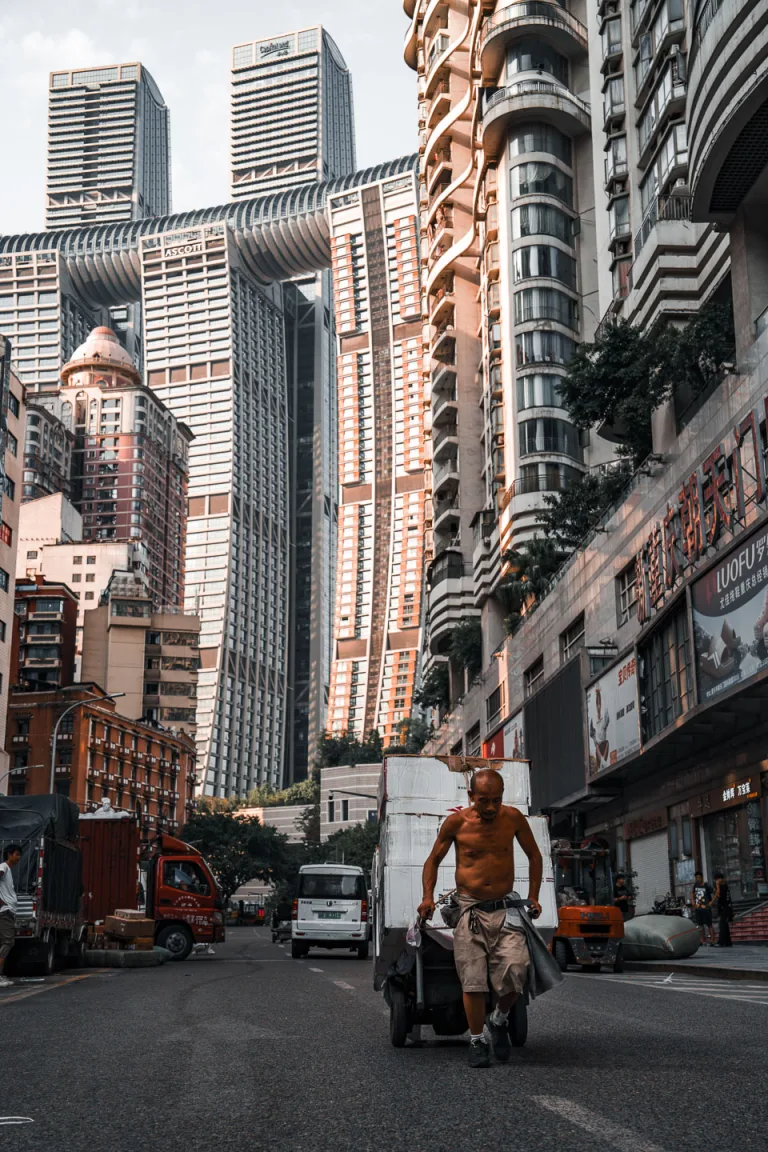 Experience the last living traces of Chongqing’s wharf culture around Gangyu Plaza and its wholesale markets.